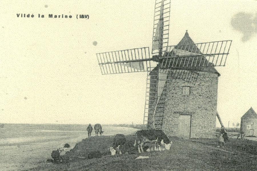 Moulin sur la grève à Vildé-la-Marine